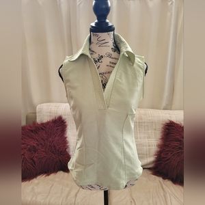 Temt womans sleeveless shirt. Size 10.